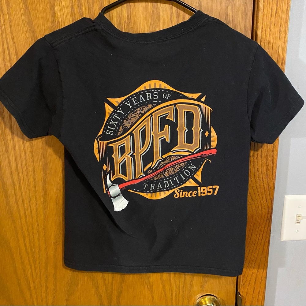 womens vintage black cropped graphic tee